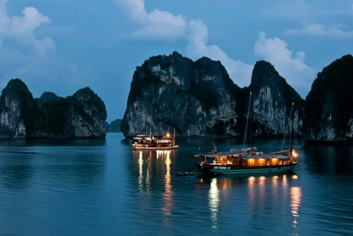 Night in Ha Long Bay